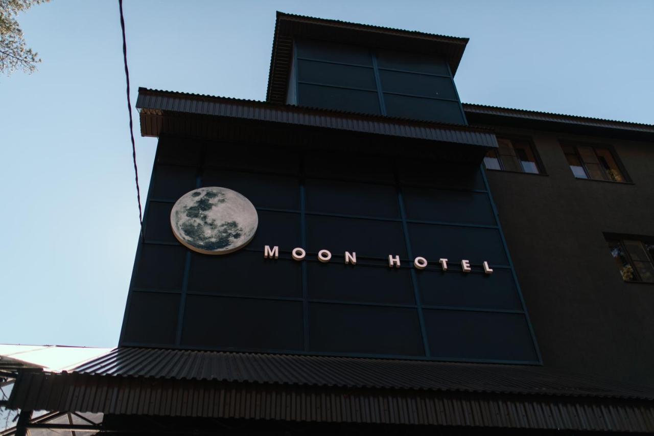 Отель мун. Отель Moon Терскол. Moon Hotel Эльбрус. Отель в Приэльбрусье Moon Терскол. Отель Hotel Moonlight Тула.